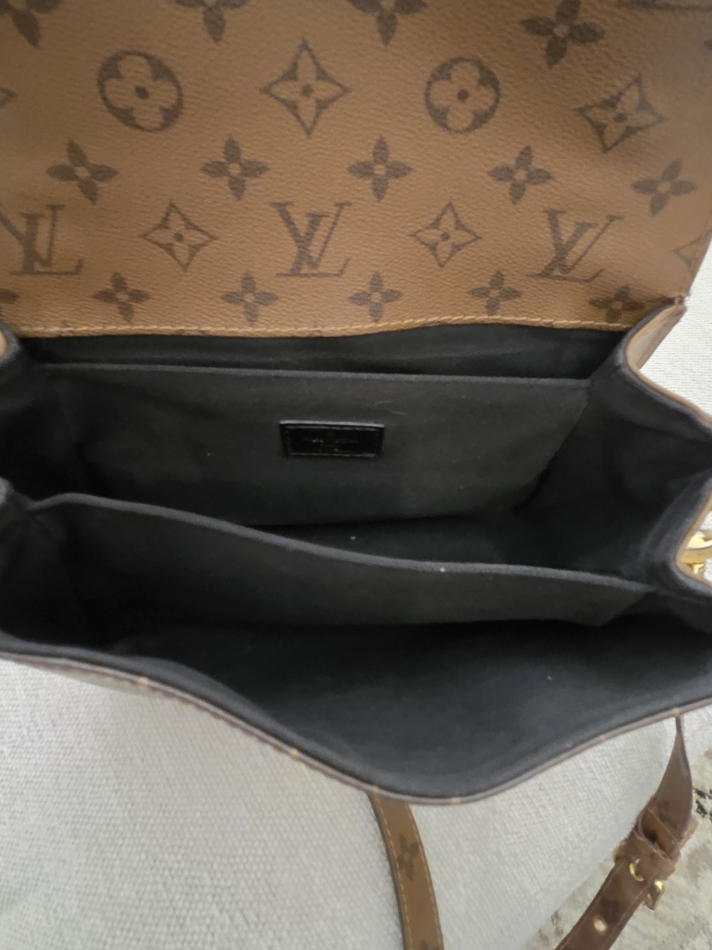 Louis Vuitton Reverse  Monogram Pochette Metis Shoulder Bag - Picture 6 of 11